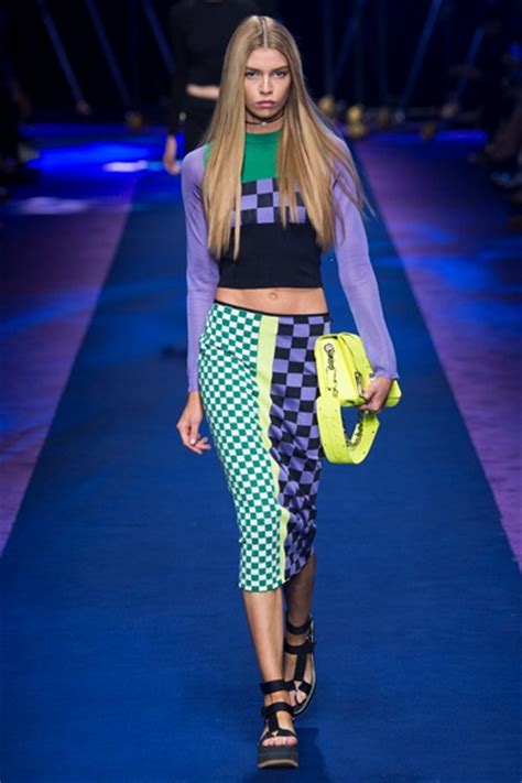 nuova collezione 2017 primavera estate versace pantaloni donna|Sfilata Versace .